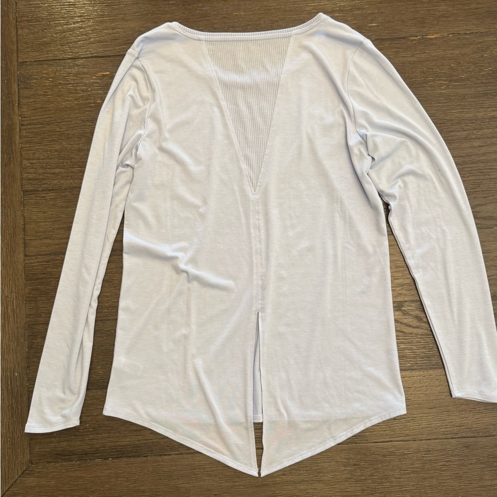 Athleta Women's light blue  Long Sleeve Top size small - Picture 3 of 3
